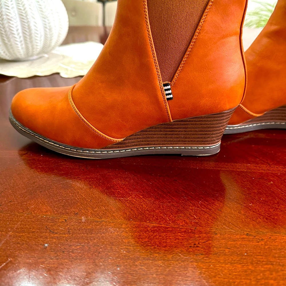 Vepose New York wedge bootie